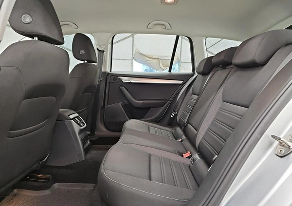 Skoda Octavia cena 63500 przebieg: 102129, rok produkcji 2019 z Milanówek małe 352